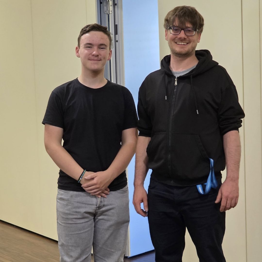 Ems Insta 6 Die beiden netten Techniker aus der Schule
