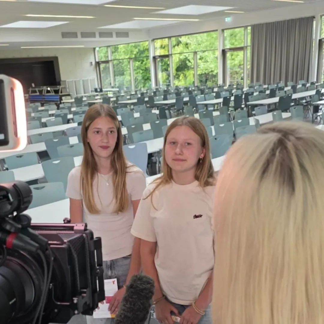 Zwei Schülerinnen im Interview mit Lea Ortmann