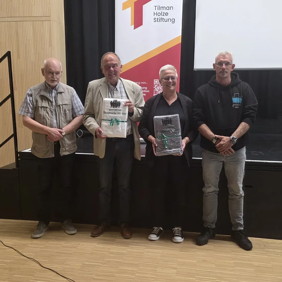 Tils Eltern vor dem Stiftungs-RollUp