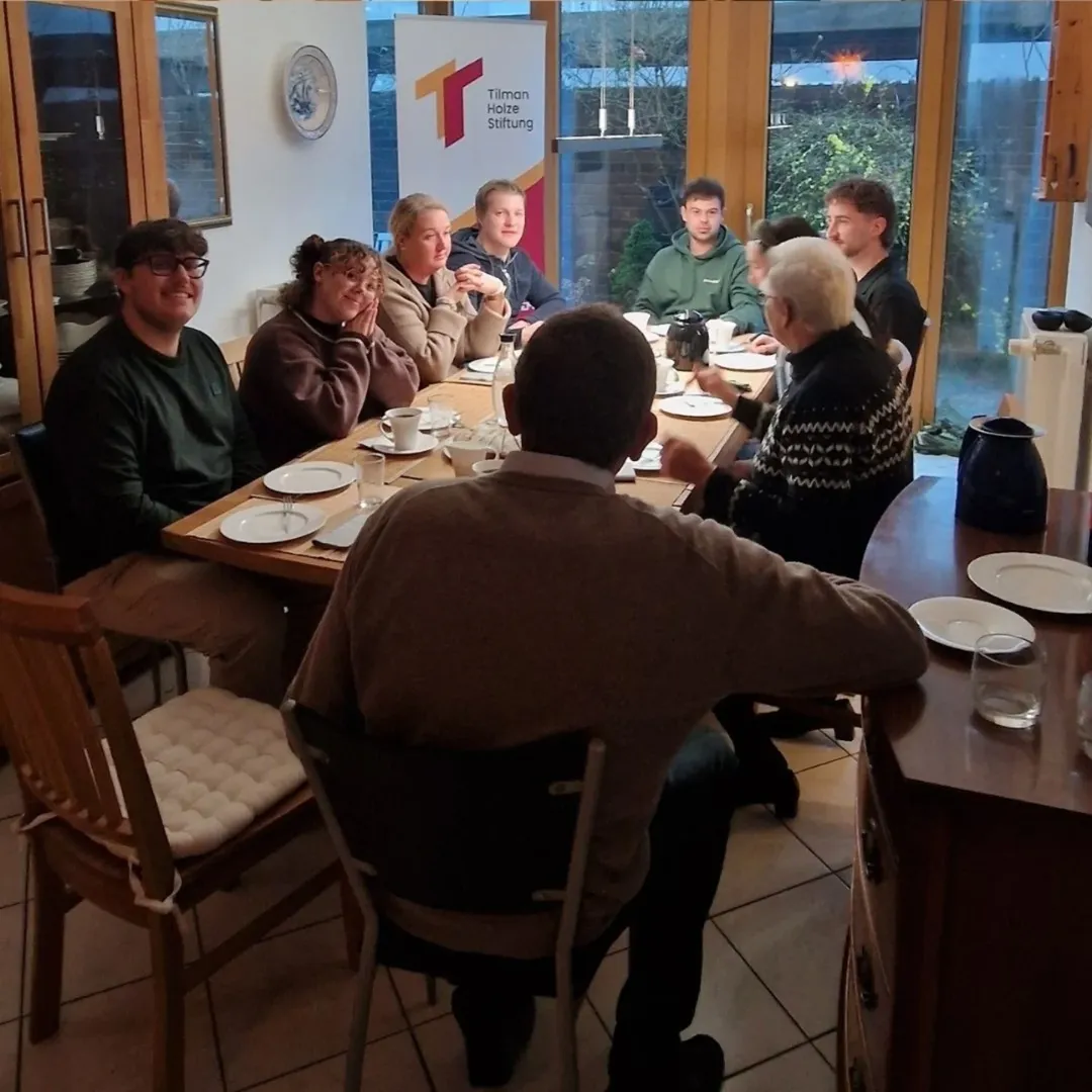 SnapInsta.to_607878751_18375032722085341_8368922299917552793_n Die Gruppe bei Kaffee und Kuchen