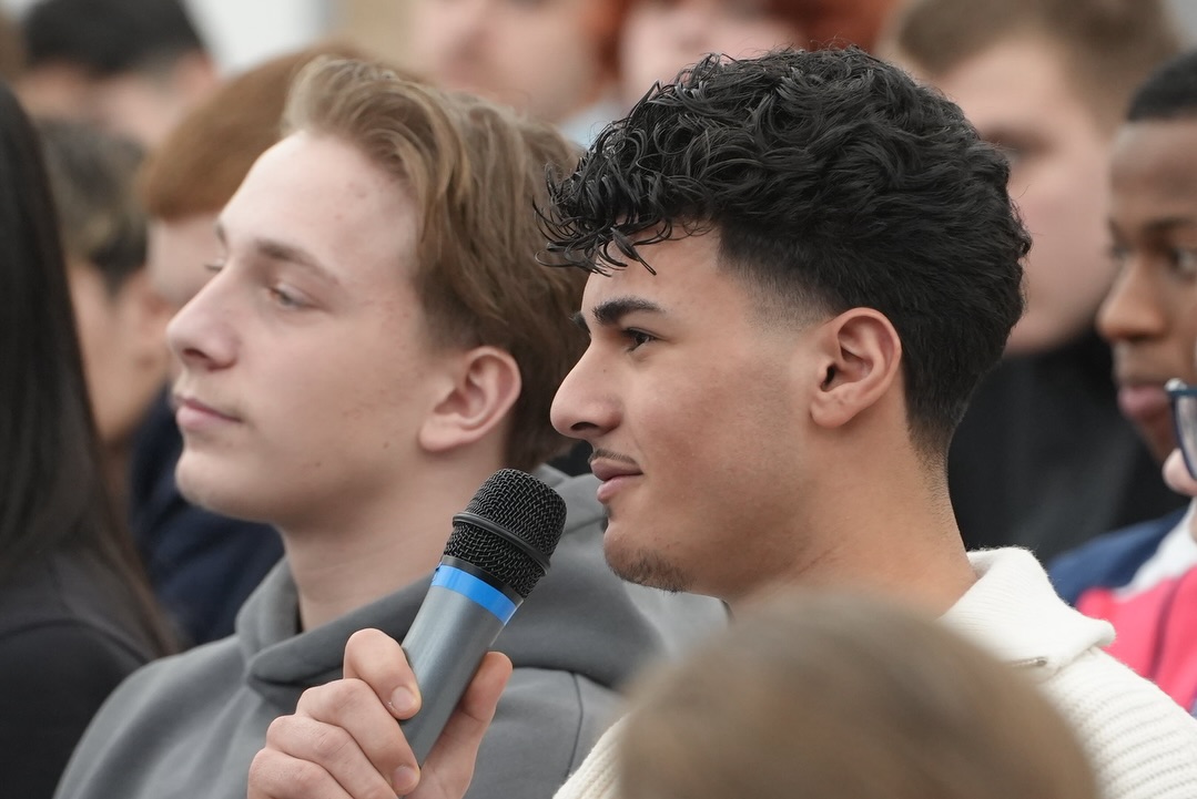 SnapInsta.to_628093907_18096346036945940_6378900004186238063_n Schüler stellen Fragen